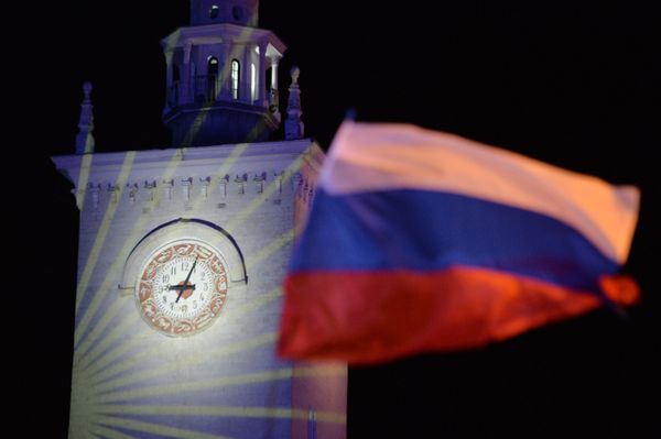 Перевод часов на московское время в Крыму