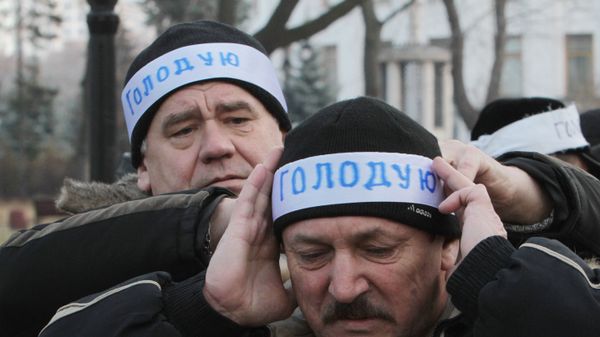 Акция протеста чернобыльцев у здания правительства Украины