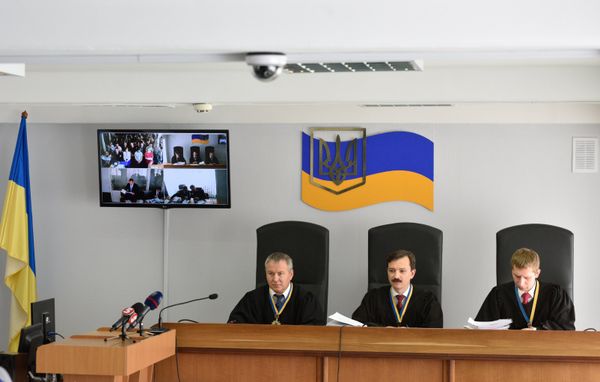Заседание Оболонского суда Киева по делу бывшего президента Украины В. Януковича Заседание Оболонского суда Киева по делу бывшего президента Украины В. Януковича