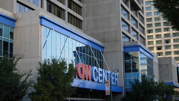 Офис CNN Center в Атланте в штате Джорджия Офис CNN Center в Атланте в штате Джорджия