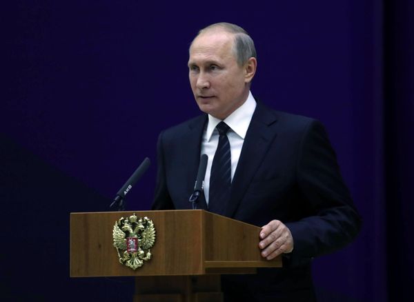 Президент РФ В. Путин посетил штаб-квартиру Службы внешней разведки РФ