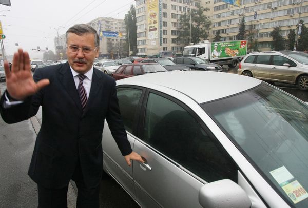 Анатолий Гриценко подал документы для регистрации в качестве кандидата на пост президента Украины