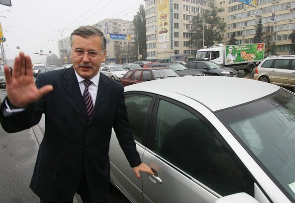 Анатолий Гриценко подал документы для регистрации в качестве кандидата на пост президента Украины Анатолий Гриценко подал документы для регистрации в качестве кандидата на пост президента Украины