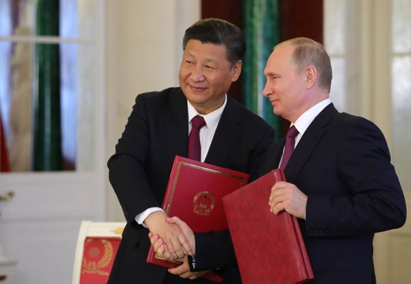 Встреча президента РФ В. Путина и председателя КНР Си Цзиньпина в Москве Встреча президента РФ В. Путина и председателя КНР Си Цзиньпина в Москве