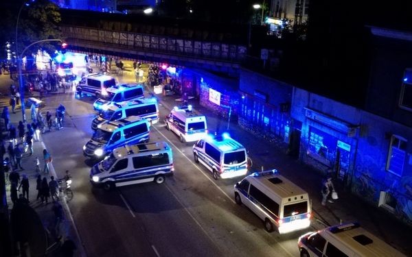 Беспорядки в Гамбурге на G20 07.07.2017 акции протеста Беспорядки в Гамбурге на G20 07.07.2017 акции протеста