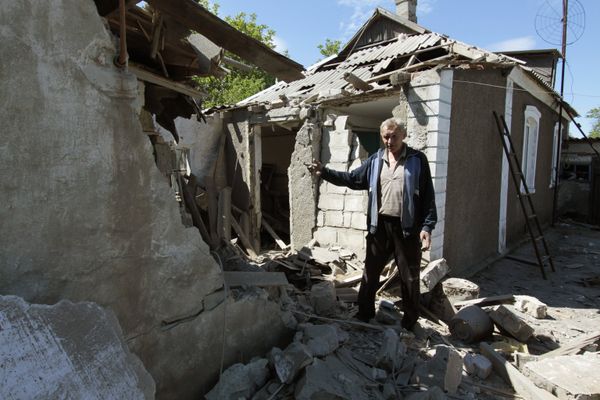Последствия обстрела в Докучаевске Донецкой области Последствия обстрела в Докучаевске Донецкой области