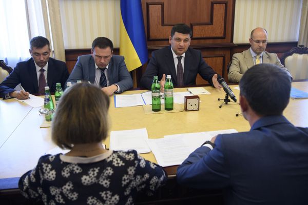Гройсман  Премьер-министр Украины провел специальное совещание по вопросам развития авиасообщения	 17.07.2017