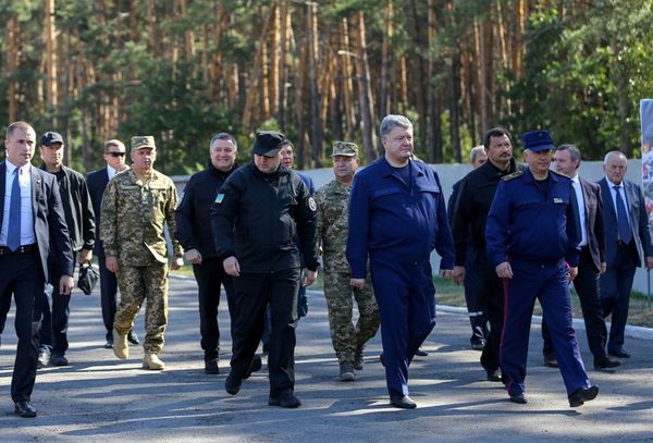  Арсен Аваков посетил учения ГСЧС в День спасателя Украины