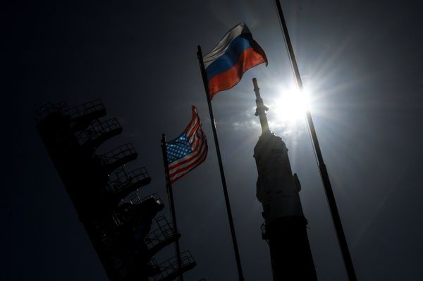 Вывоз ракеты-носителя Союз-ФГ с пилотируемым кораблем Союз-МС-04 на стартовую площадку Вывоз ракеты-носителя Союз-ФГ с пилотируемым кораблем Союз-МС-04 на стартовую площадку