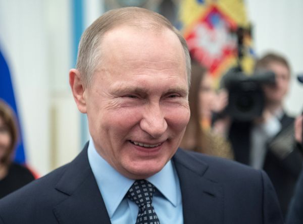 Президент РФ В. Путин вручил награды деятелям культуры за 2016 год Президент РФ В. Путин вручил награды деятелям культуры за 2016 год