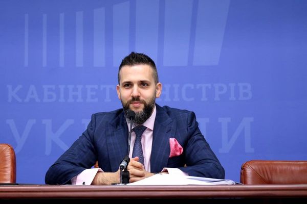 максим нефедов