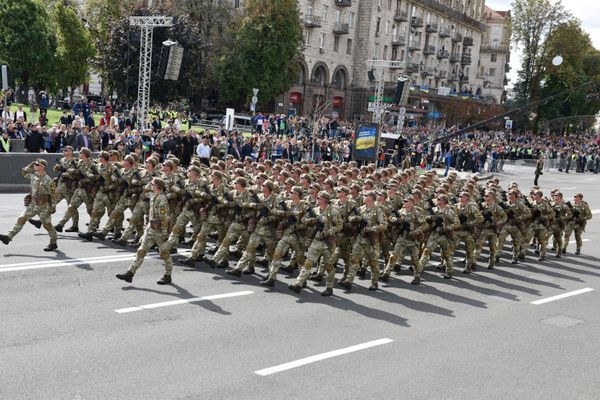 Украинские военнослужащие на параде в честь Дня независимости в Киеве