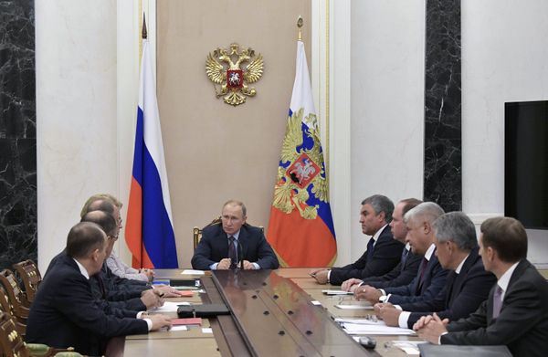 Президент РФ В. Путин провел заседание Совбеза РФ Президент РФ В. Путин провел заседание Совбеза РФ