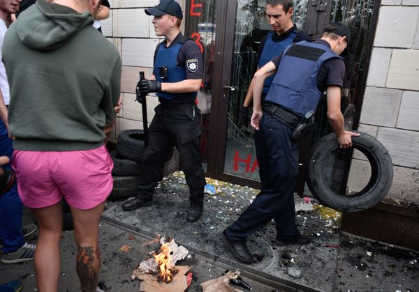 В Киеве разгромили магазин из-за стертых граффити времен евромайдана