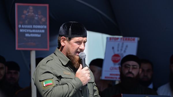 Митинг в Грозном в поддержку мусульман народа рохинджа