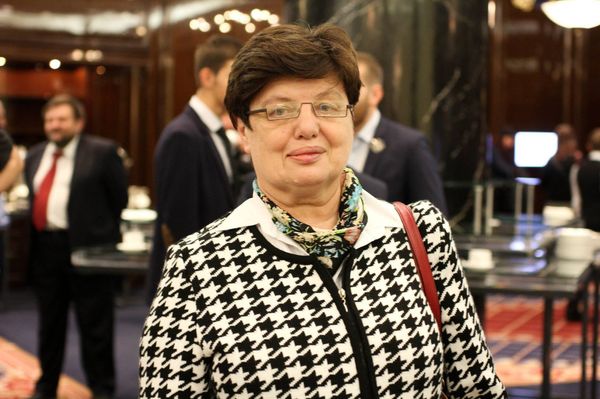 Лариса Шеслер