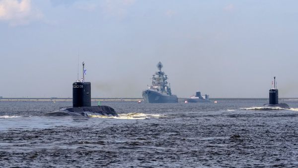 Генеральная репетиция военно-морского парада ко дню ВМФ в Кронштадте