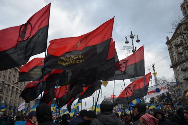 флаг Конгресс украинских националистов КУН Евромайдан в Киеве 01.12.2013 флаг Конгресс украинских националистов КУН Евромайдан в Киеве 01.12.2013