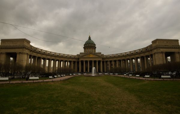 Открытие сезона фонтанов в Петербурге