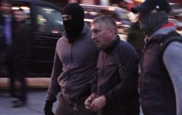 Подозреваемые в госизмене А. Сухоносова и Д. Долгополов доставлены из Крыма в Москву