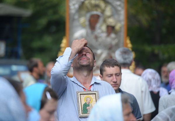 Всеукраинский крестный ход мира, любви и молитвы за Украину заблокирован в Киевской области