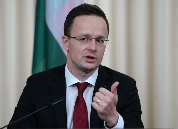 Встреча глав МИД РФ и Венгрии С. Лаврова и П. Сиярто Встреча глав МИД РФ и Венгрии С. Лаврова и П. Сиярто