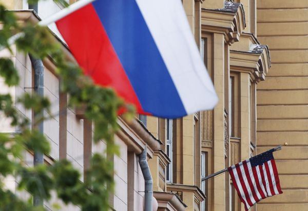 США приостанавливают выдачу неиммиграционных виз в России