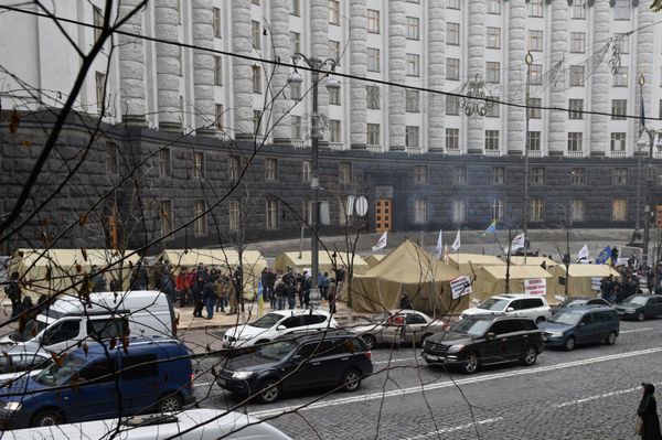 Акция протеста с требованием снизить тарифы на жилищно-коммунальные услуги в Киеве