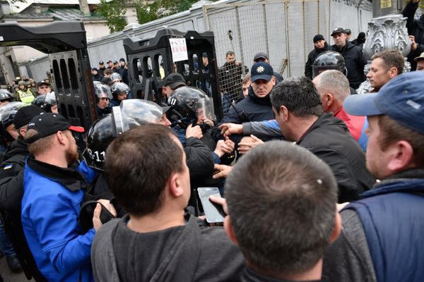 Акция протеста у здания Верховной рады Украины в Киеве
