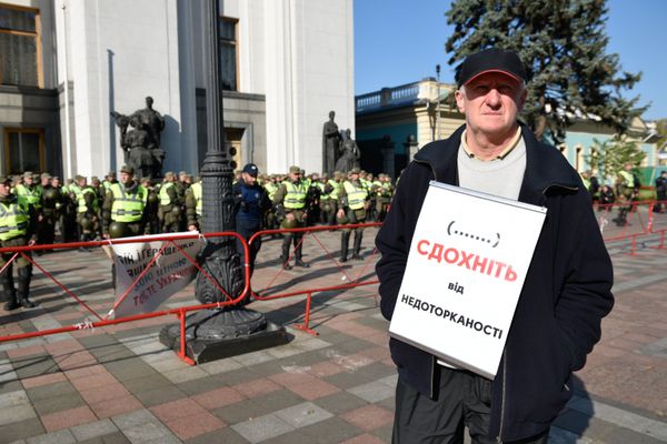 Ситуация у здания Верховной рады Украины в Киеве Ситуация у здания Верховной рады Украины в Киеве