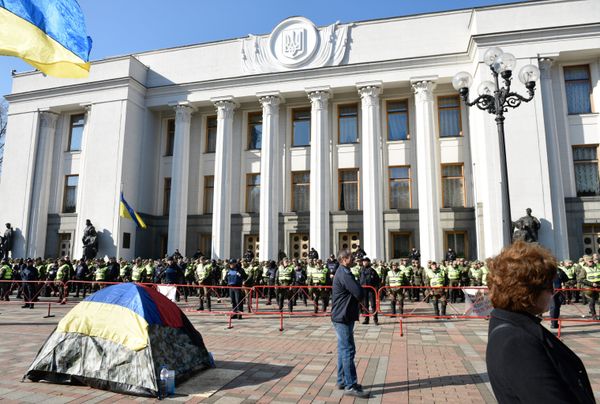 Ситуация у здания Верховной рады Украины в Киеве Ситуация у здания Верховной рады Украины в Киеве