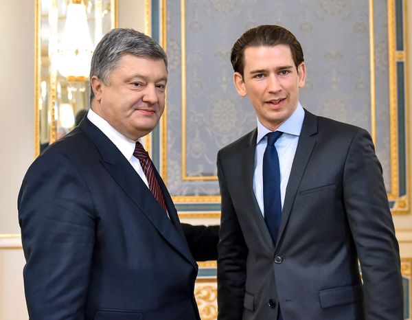 Встреча президента Украины П. Порошенко и министра иностранных дел Австрии С. Курца в Киеве Встреча президента Украины П. Порошенко и министра иностранных дел Австрии С. Курца в Киеве