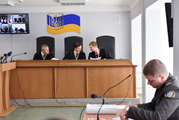 Заседание Оболонского суда Киева по делу бывшего президента Украины В. Януковича Заседание Оболонского суда Киева по делу бывшего президента Украины В. Януковича