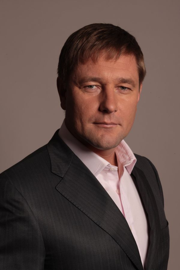 Константин Петрович Стогний — украинский тележурналист, телеведущий, автор таких популярных телепроектов, как «Вовремя», «Чрезвычайные новости», «Страна должна знать», президент международного кинофестиваля «Золотая пектораль», продюсер и публицист Константин Петрович Стогний — украинский тележурналист, телеведущий, автор таких популярных телепроектов, как «Вовремя», «Чрезвычайные новости», «Страна должна знать», президент международного кинофестиваля «Золотая пектораль», продюсер и публицист