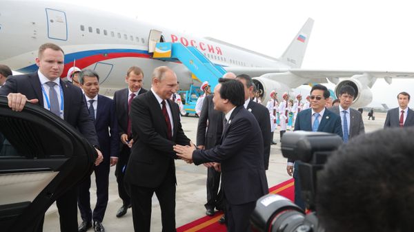 Визит президента РФ В. Путина во Вьетнам для участия в саммите АТЭС
