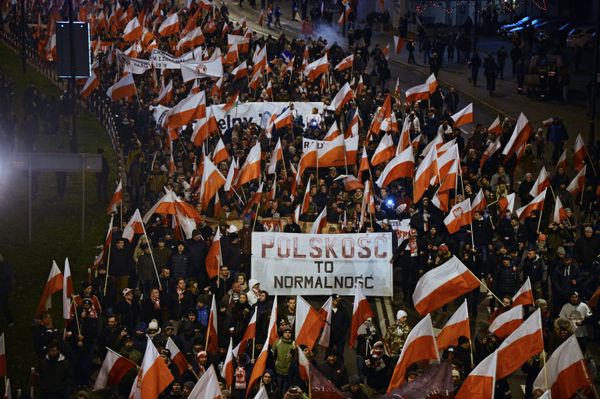 Марш в Варшаве по случаю Дня независимости