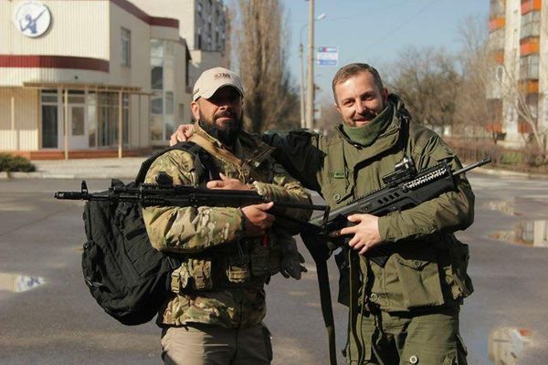 Мамука Абашидзе с Давидом Макишвили (слева направо) Мамука Абашидзе с Давидом Макишвили (слева направо)