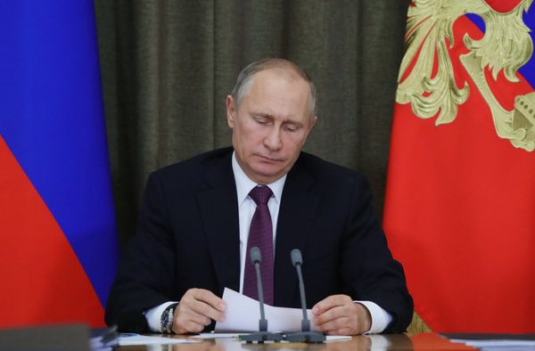 Президент РФ В. Путин провел совещание с руководством Минобороны и ОПК