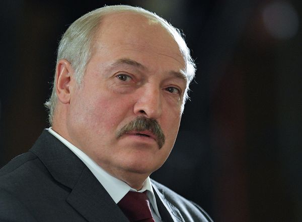 Президент РФ В. Путин принимает участие в саммите ЕврАзЭС Президент РФ В. Путин принимает участие в саммите ЕврАзЭС