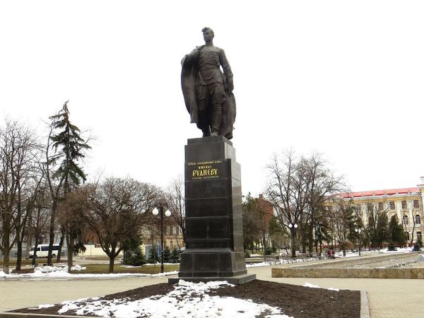 Памятник Николаю Рудневу в Харькове Памятник Николаю Рудневу в Харькове