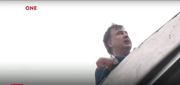 Саакашвили на крыше