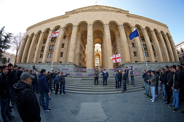 В Тбилиси прошла акция протеста автовладельцев