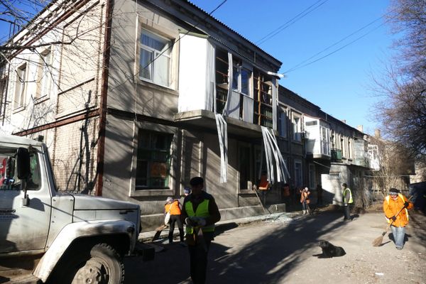 Последствия ночного обстрела Ясиноватой в Донбассе