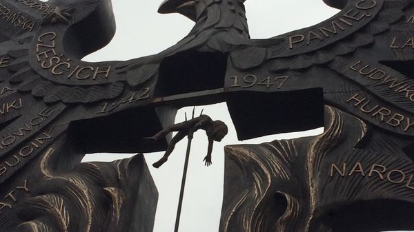 памятник жертвам волыни волынской резни в польше ребенок на вилах памятник жертвам волыни волынской резни в польше ребенок на вилах