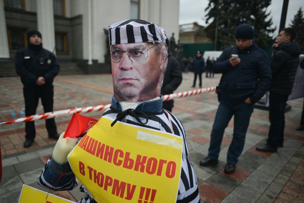 Акции на Украине с требованием отставки правительства во главе с премьер-министром А. Яценюком