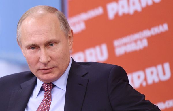 Президент РФ В. Путин встретился с представителями российских печатных СМИ и информагентств Президент РФ В. Путин встретился с представителями российских печатных СМИ и информагентств