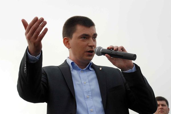 Юрий Адрианович Михальчишин — украинский политический и общественный деятель, депутат Львовского городского совета от Всеукраинского объединения «Свобода», с октября 2012 года — народный депутат Украины Юрий Адрианович Михальчишин — украинский политический и общественный деятель, депутат Львовского городского совета от Всеукраинского объединения «Свобода», с октября 2012 года — народный депутат Украины