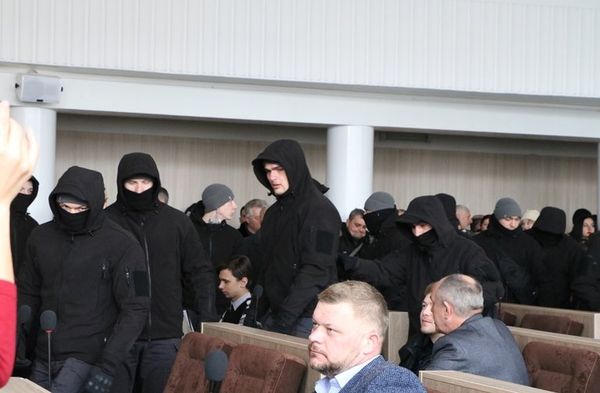 «Нацкорпус» заставил самораспуститься горсовет Черкасс