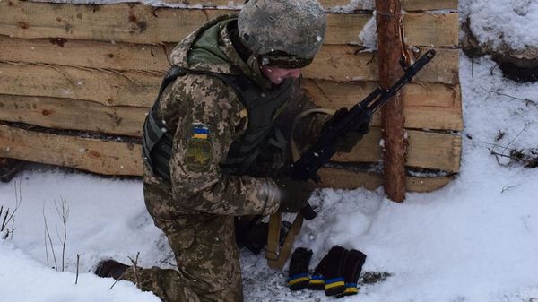 Всу солдат оружие обстрел автомат окоп