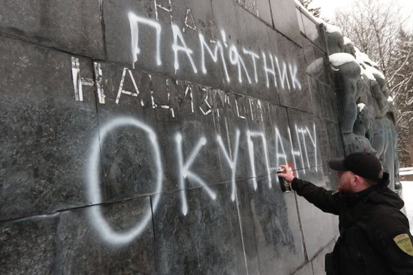 Националисты осквернили Монумент Славы во Львове